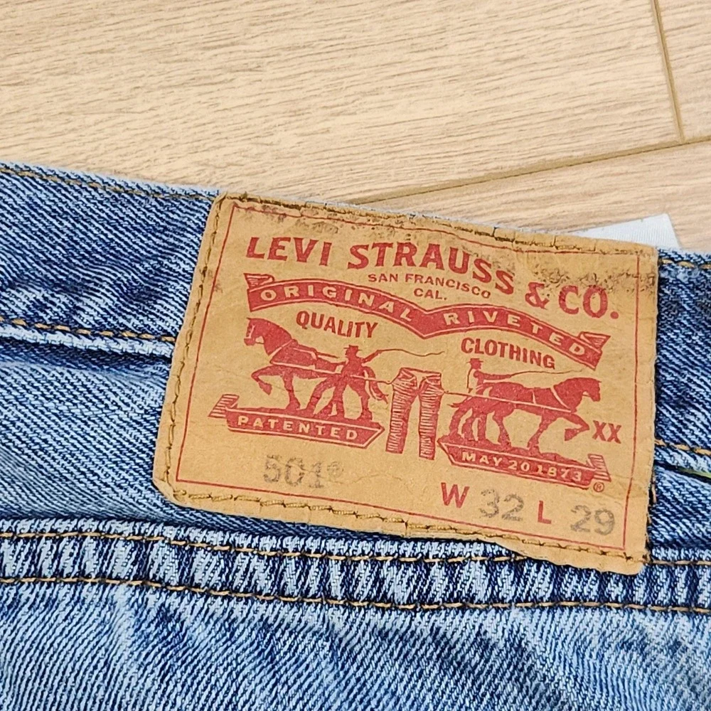 Levis 501 Jeans Mens 32x29 Blue Light Wash Button Fly Straight Denim Casual
